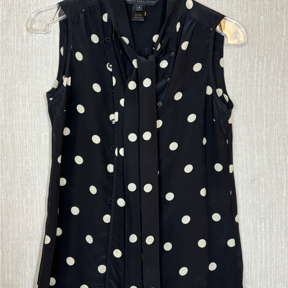 Marc Jacobs Women’s 100% Silk Black Polka Dot Sleeveless Top NWOT Size 2